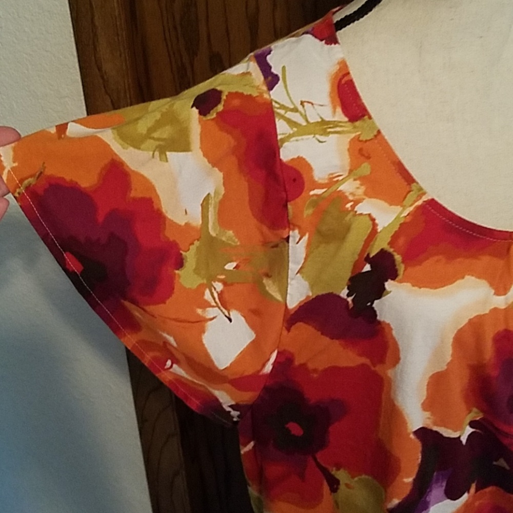 Floral Top - Picture 4 of 5